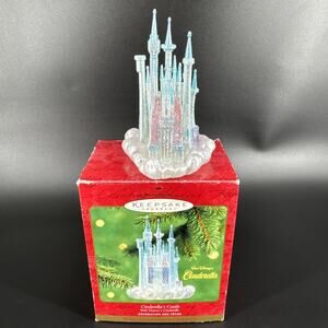 Hallmark 2001 Cinderella's Castle With Special Lighting Effect Keepsake